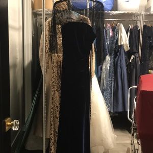 Rickie Freeman for Teri Jon. Navy velvet gown. Size 4